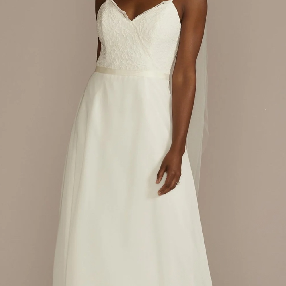 Scalloped V-Neck Corded Lace Bodice A-Line
